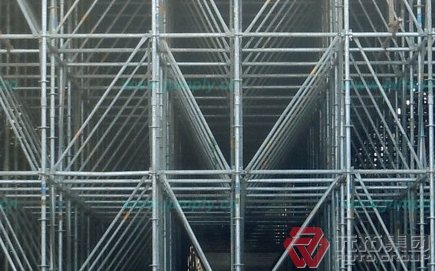 盤(pán)扣式腳手架配件、立桿的使用