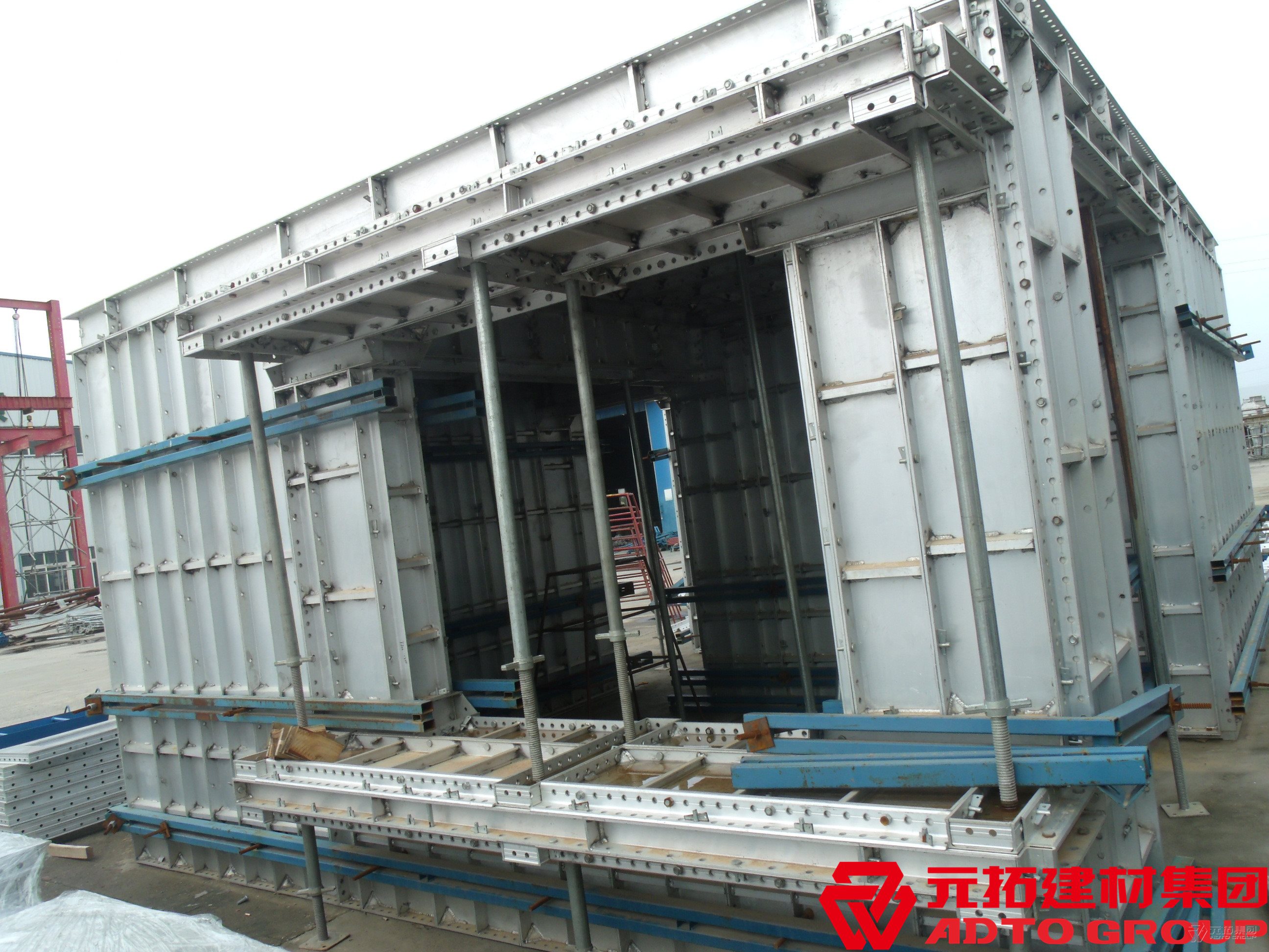 鋁合金模板系統(tǒng)由哪些構(gòu)件組成？有何特點(diǎn)？